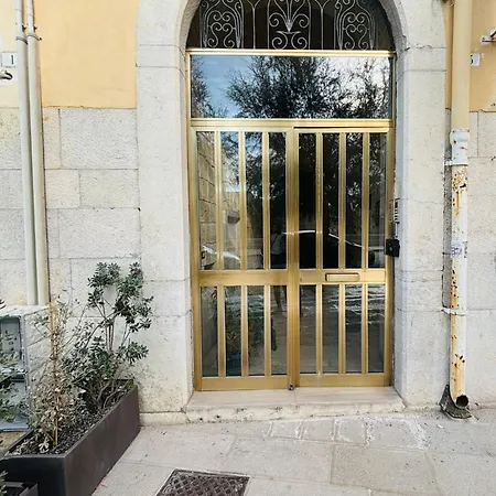Beb All'ombra Del Castello Apartamento Trani